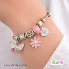 تصویر دستبند پاندورا طرح گل و پروانه