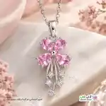 تصویر گردنبند آویز گل‌دار صورتی با نگین